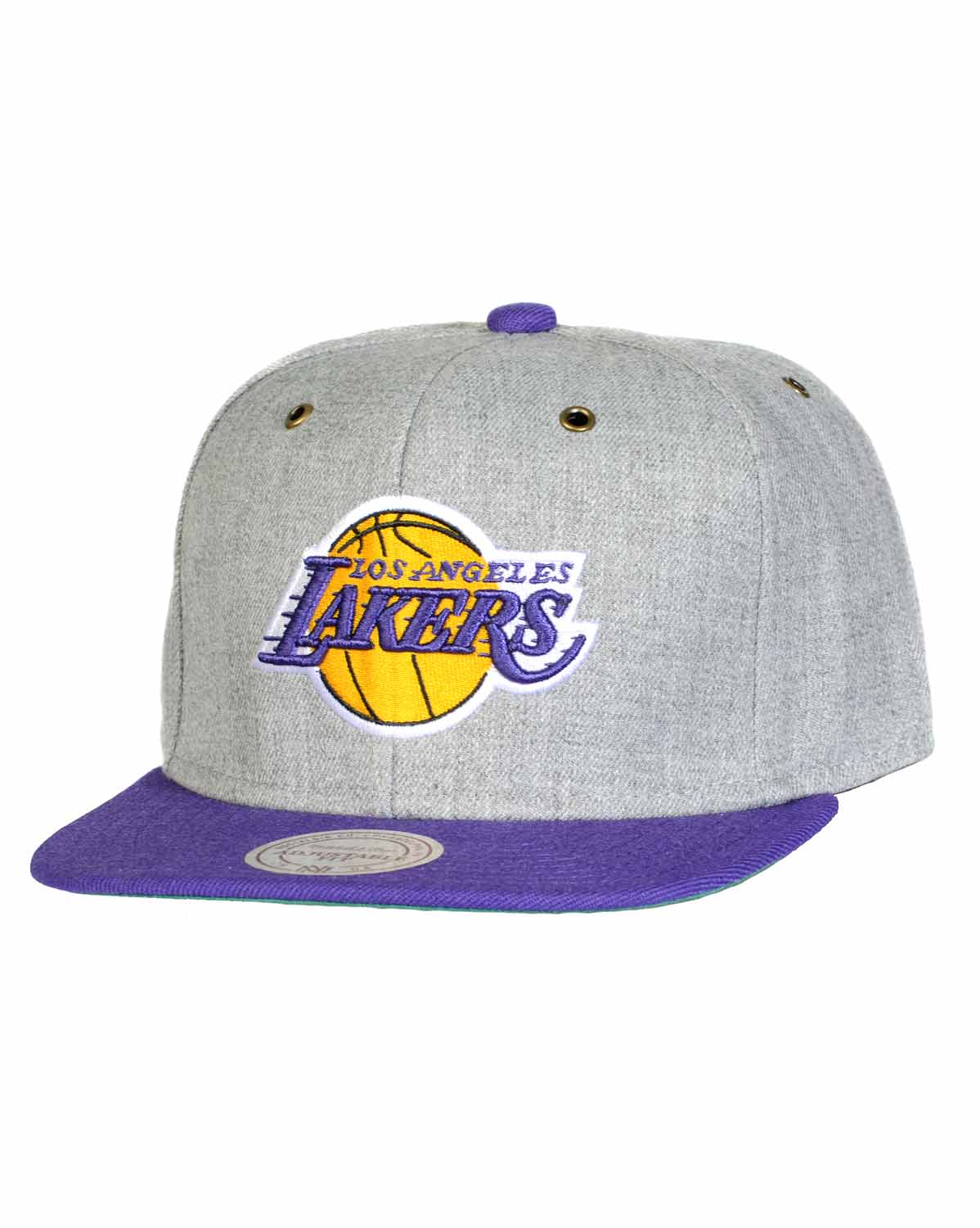 Бейсболка с прямым козырьком Mitchell and Ness NP64Z
