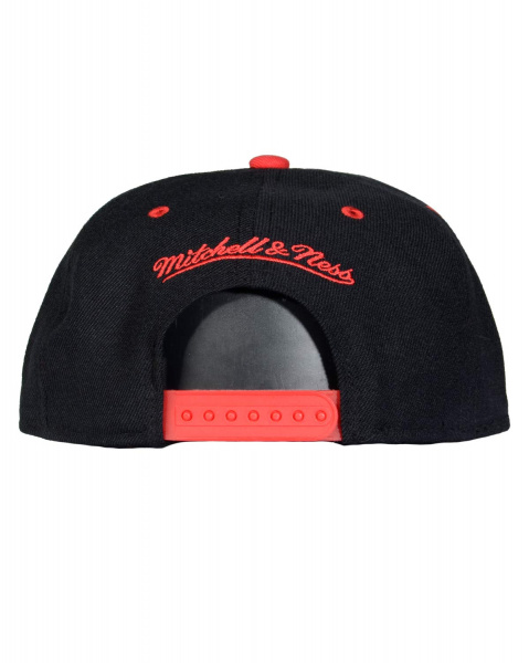Головной убор EU131 DOUBLE ARCH SB Chicago Bulls MN-NBA-EU131-CHIBUL-BLK (Chicago Bulls Black, OS)