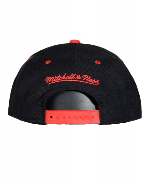 Бейсболка с прямым козырьком Mitchell and Ness EU161 GUARD Boston Bruins Black (Chicago Bulls Black, OS)