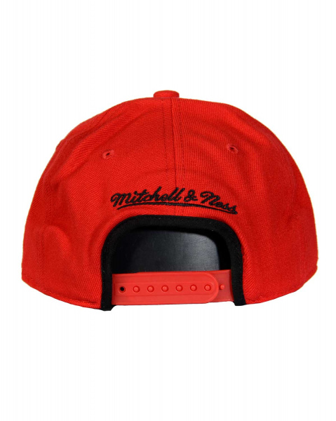 Бейсболка с изогнутым козырьком Mitchell and Ness EU246 LOW PRO SNAPBACK (Chicago Bulls Red)